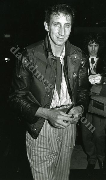 Pete Townshend 1982 NY cliff.jpg